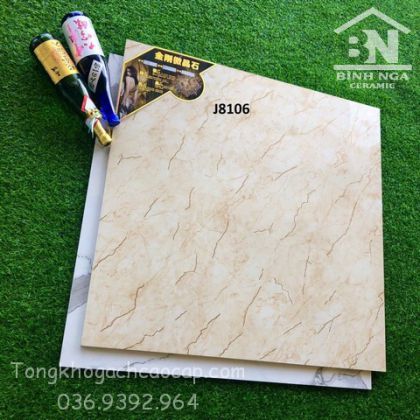 Gạch 80x80 bóng kiếng màu vàng khắc kim 8106F2 