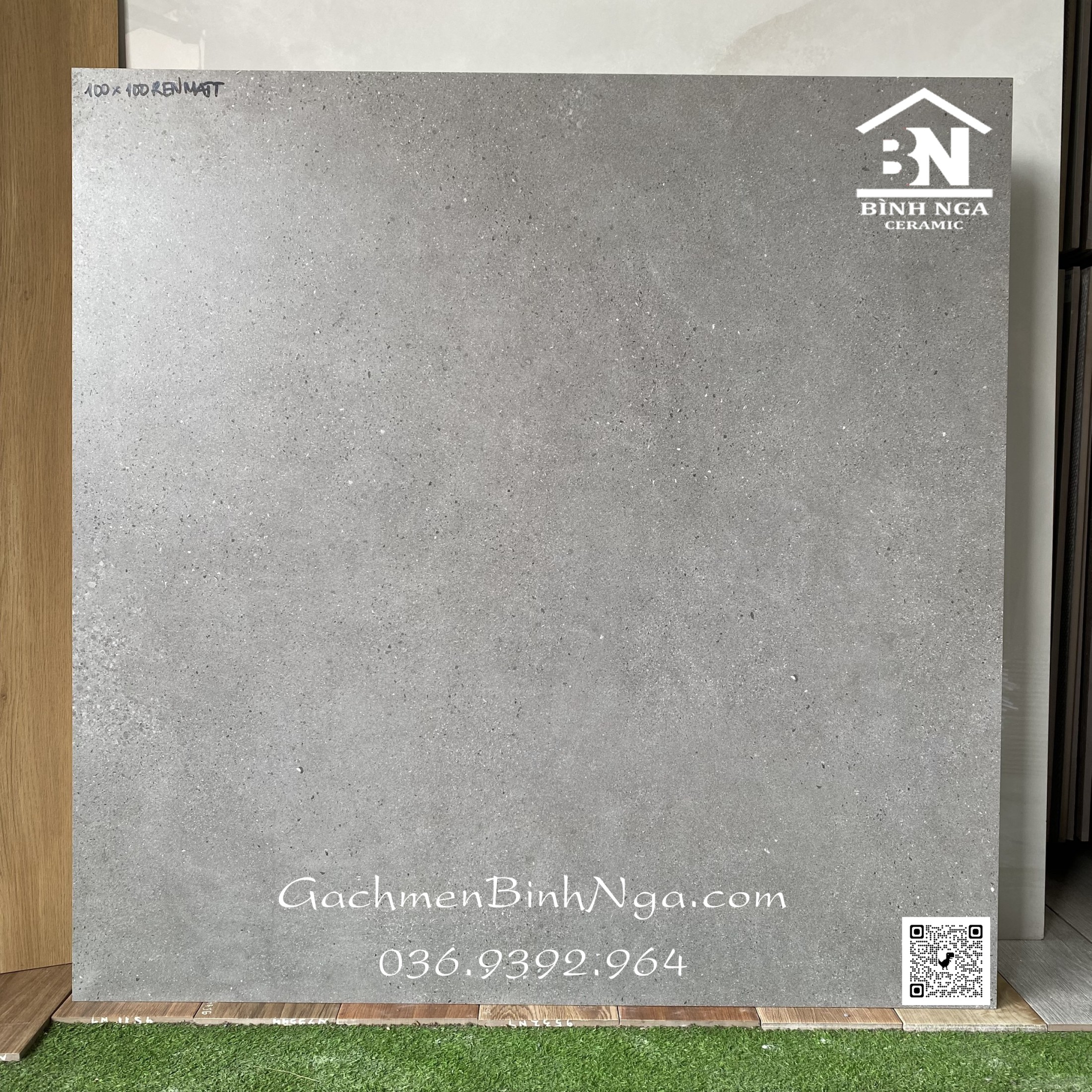 Gạch mờ nhám 100x100 xám xi măng bề mặt Carving